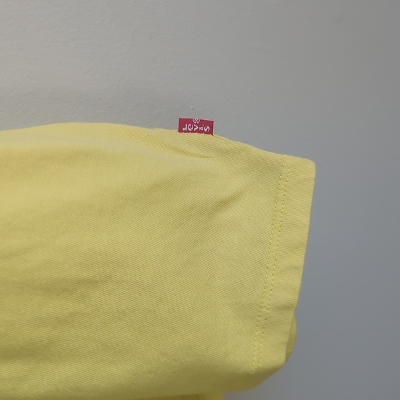 Levi's. Cropped Logoed Yellow T-shirt. Size XL. - Picture 4 of 10